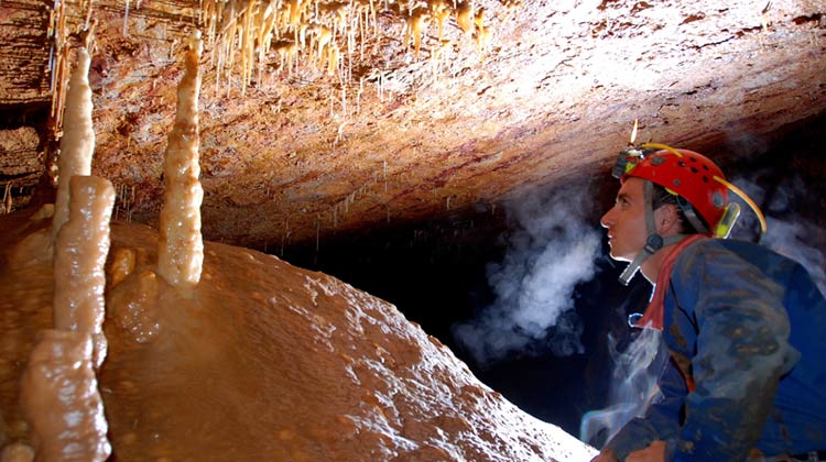 Formation dans la grotte de Castelbouc