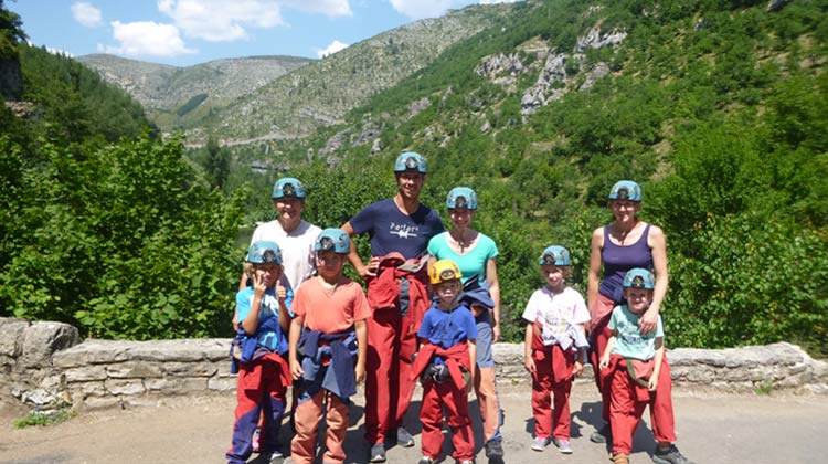 Groupe spéléo dans les gorges du Tarn