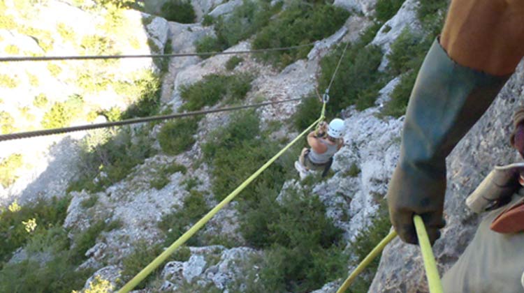 Tyrolienne sur la parcours de Montbrun