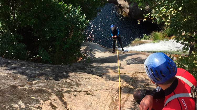 Descente en rappel